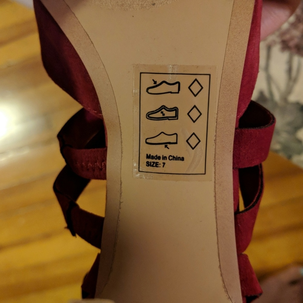 Red heels - Picture 4 of 5
